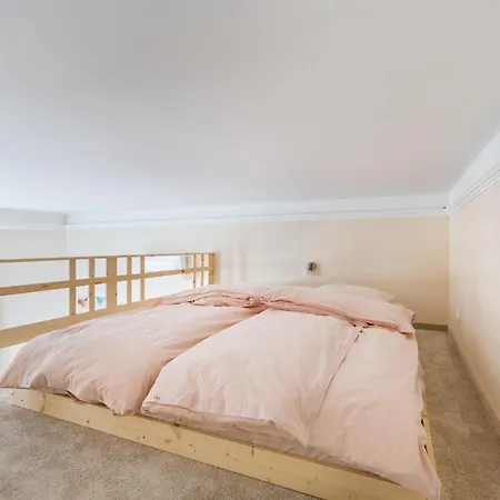 Mezzanine - Air Conditioned Apartmán *