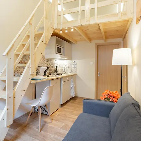 Mezzanine - Air Conditioned Apartmán