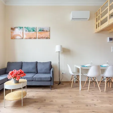 Mezzanine - Air Conditioned Apartment Budapest