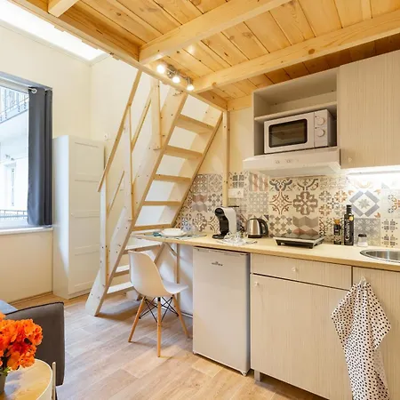 Mezzanine - Air Conditioned Budapest