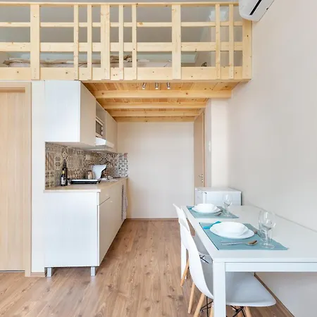 Mezzanine - Air Conditioned Budapest