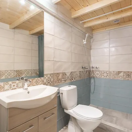 Mezzanine - Air Conditioned * Budapest