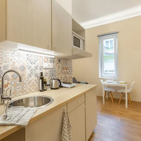 Mezzanine - Air Conditioned Boedapest