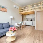 Mezzanine - Air Conditioned 아파트 *