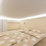 Mezzanine - Air Conditioned 아파트