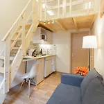 Mezzanine - Air Conditioned 아파트
